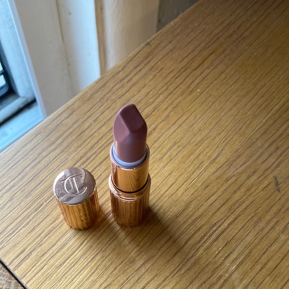 Charlotte Tilbury Matte Revolution - super nineties - Picture 1 of 5